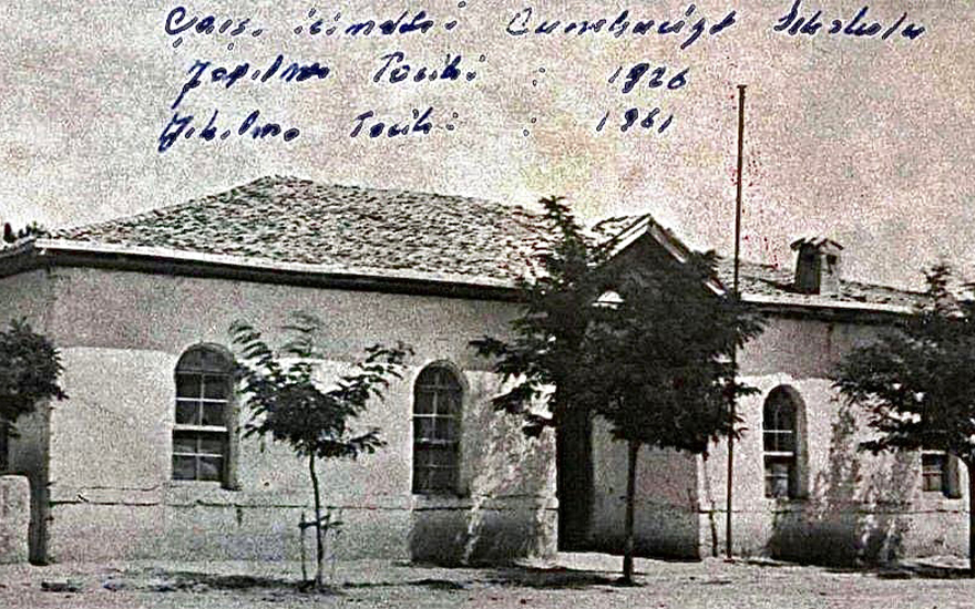 Yıkılan eski Cumhuriyet ilkokulu